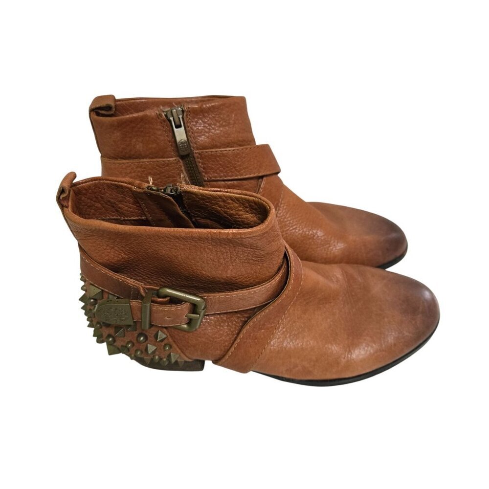Vince Camuto Marcin Tan Pebbled Leather Studded Booties Western Heel Size 8B